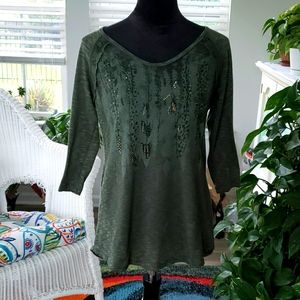 💥Forest Green Top w/Black & Gold Accents - Size Med